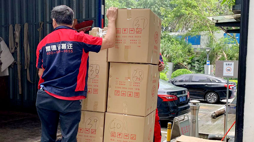 重型醫(yī)療設(shè)備搬運上樓